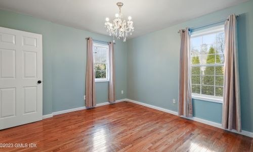 17 Circle Dr, Greenwich CT  06830-6737 exterior