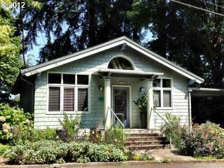 3705 Gordon St, Portland, OR 97210-1281