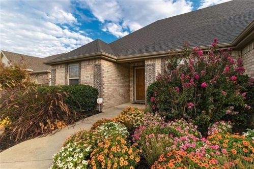 1231 Coventry Ln, Centerton, AR 72719-9779