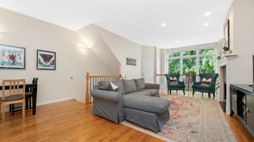 2737 Thomas St, Chicago, IL 60622-3447