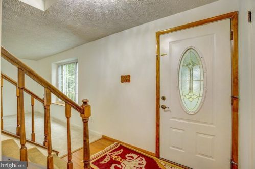 8283 Morning Dew Ct, Springfield VA  22153-3812 exterior