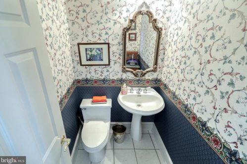 1020 Steeplechase Dr, Lancaster PA  17601-1779 exterior