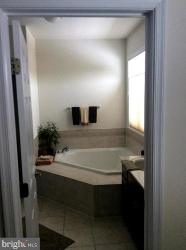6765 Hampton Bay Ln, Gainesville, VA 20155-6247