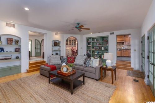 1932 Montecito Dr, Glendale CA  91208-1822 exterior