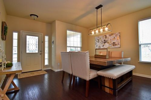 1065 Four Seasons Farm Dr, Uhland TX 78640-5765 exterior