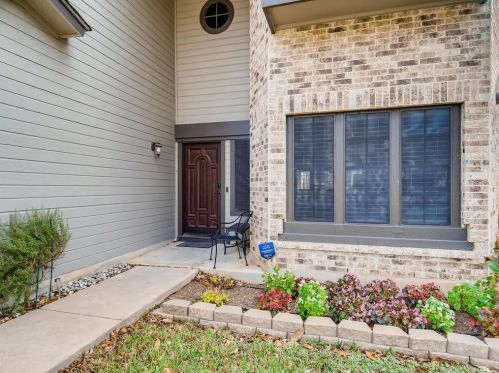 8703 Coastal Dr, Austin, TX 78749-4918
