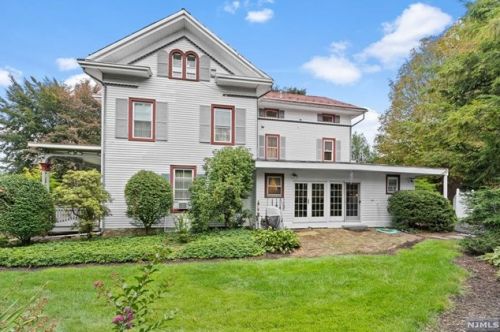 52 Main St, Hackettstown, NJ 07840-1331