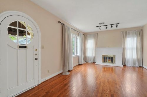 4020 Bunting Ave, Fort Worth, TX 76107-2402