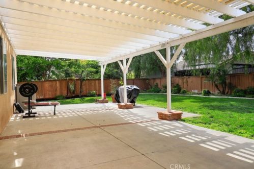 12595 Orangeblossom Ln, Riverside CA  92503-7058 exterior