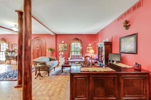 8901 Maple Ave, Willowbrook IL 60527-6469 exterior