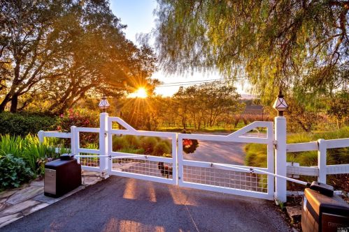 8100 Chalk Hill Rd, Healdsburg, CA 95448-9503