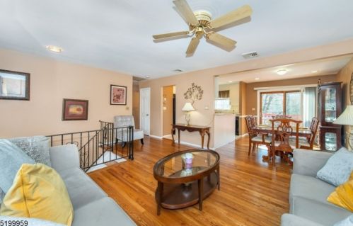 10 Metro Trl, Hopatcong, NJ 07843-1523