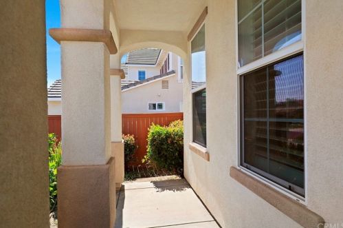 12758 Royal Palm Ln, Riverside CA  92503-7077 exterior