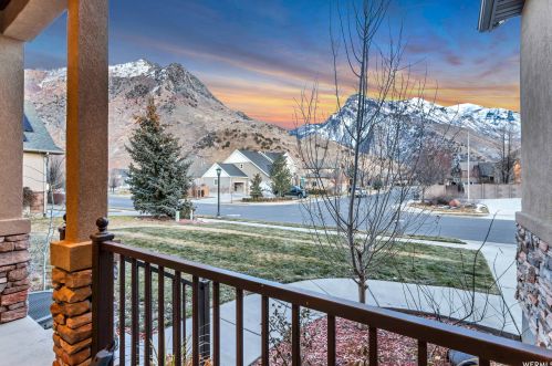 4166 Park Dr, Highland, UT 84003-9612