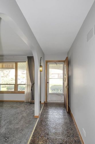 14742 Menard Ave, Oak Forest, IL 60452-1125