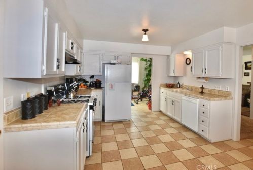 21451 Santa Maria Dr, Tehachapi, CA 93561-8754