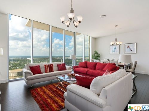610 Market St, San Antonio, TX 78205-2600
