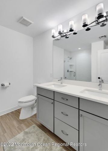 6 River St, Tinton Falls NJ  07701-1302 exterior