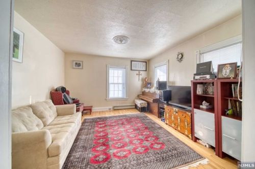 188 Livingston St, Rockleigh, NJ 07647-1831