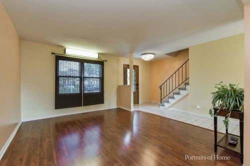 1318 Pennsboro Ct, Carol Stream, IL 60188-9030