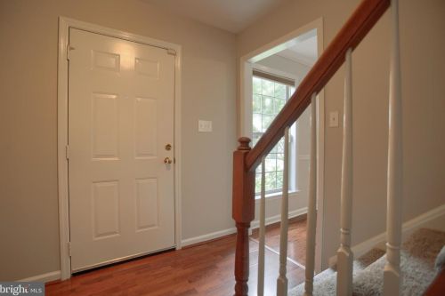 9 Mill Pond Dr, Lancaster PA  17603-7412 exterior