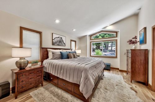 11455 Sitzmark Way, Truckee CA  96161-6163 exterior