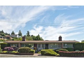 5919 Admiral Way, Seattle, WA 98116-2823