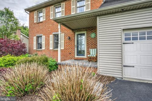 690 Church Rd, Ephrata, PA 17522-9725