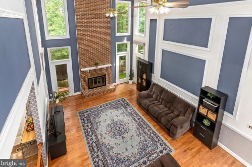 8006 Middlewood Pl, Springfield VA  22153-1928 exterior