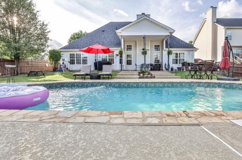 2960 Meadow Gate Way, Loganville, GA 30052-7806