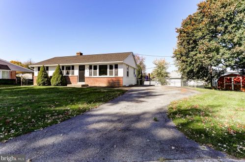 86 Victoria Ln, Lancaster PA  17603-7018 exterior