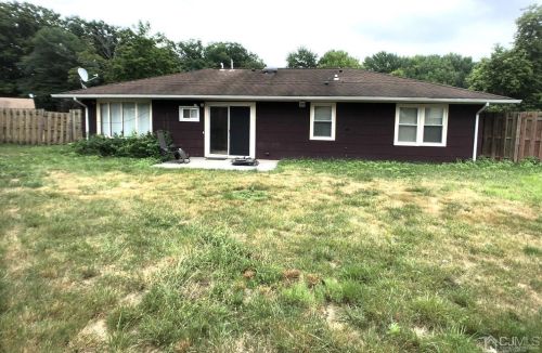 21 Brandywine Cir, Piscataway NJ  08854-2704 exterior