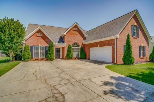 8415 Meadowgrove Ln, Gainesville, GA 30506-4833