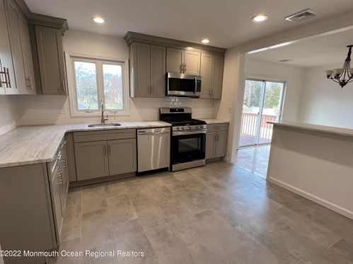 21 Eisele Ave, Tinton Falls NJ  07712-4128 exterior