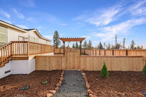 5826 Black Olive Dr, Paradise CA 95969-4900 exterior