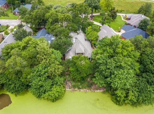 5968 Riverbend Pl, Fort Worth TX  76112-1064 exterior