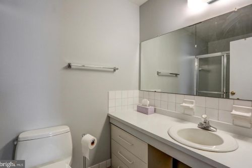 209 Valleybrook Dr, Lancaster PA  17601-4623 exterior