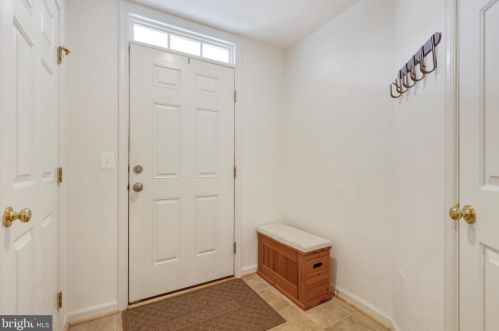15819 Bobolink Dr, Woodbridge, VA 22191-5559