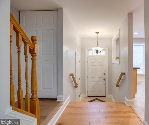 10132 Walnut Wood Ct, Springfield, VA 22015-2734