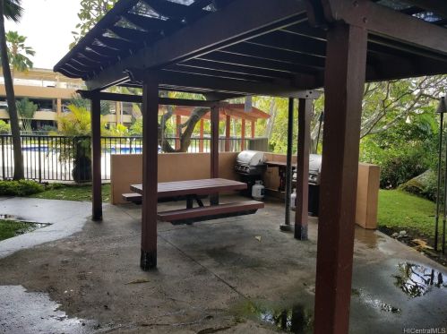 5333 Likini St, Honolulu HI  96818-1762 exterior