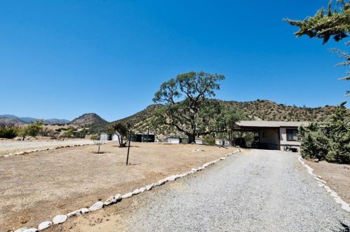 13453 Paradise Valley Rd, Caliente, CA 93518-2814