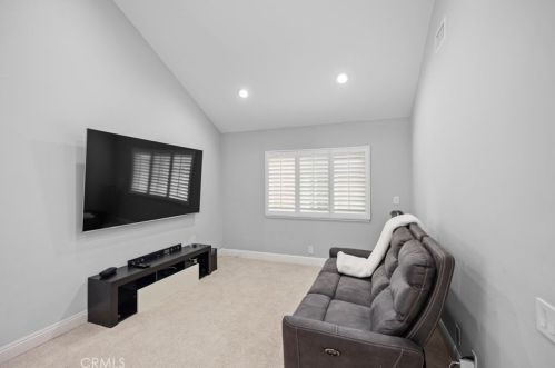 10 Vispera, Irvine CA  92620-2127 exterior