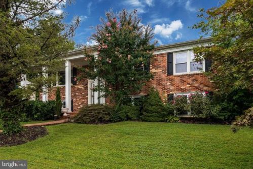 4 Phillips Dr, Leesburg, VA 20176-2021