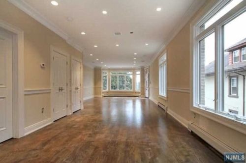 516 Undercliff Ave, Edgewater NJ  07020-1338 exterior