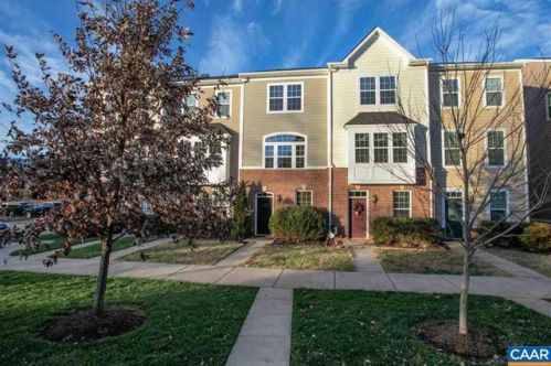 146 Pioneer Ln, Charlottesville, VA 22903-7480