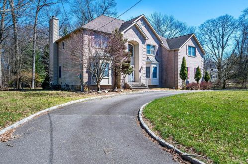 47 Richard Rd, Edison, NJ 08820-2516
