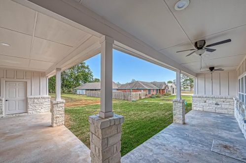 206 Cattle Drive Trl, Angleton TX 77515-9085 exterior