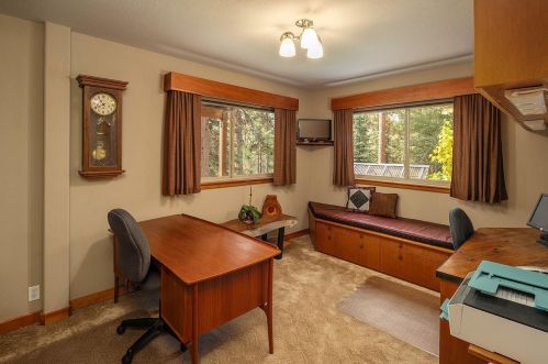 12095 Rainbow Dr, Truckee CA  96161-2732 exterior