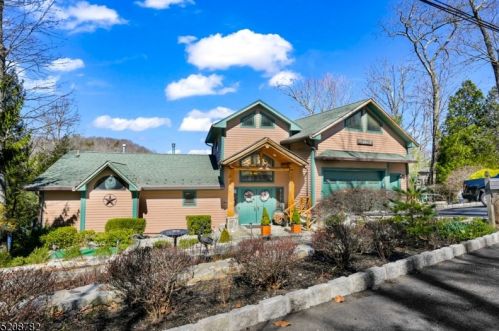 178 Sleepy Hollow Rd, Bloomingdale, NJ 07403-1424