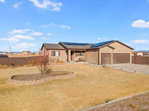 527 Tidy Dr, Pueblo, CO 81007-1011